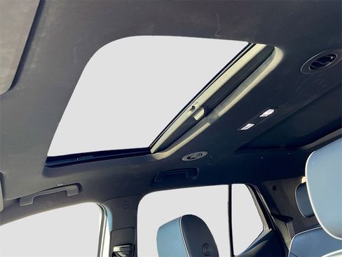 Used 2023 Chevrolet Traverse Premier image 22