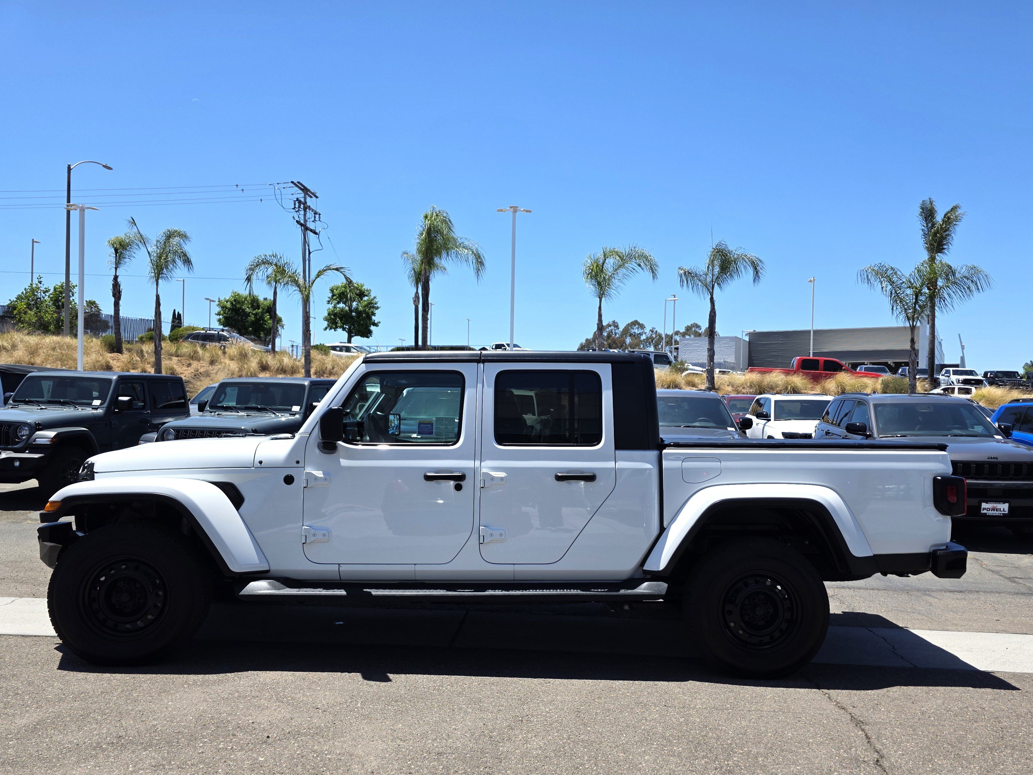 Certified 2021 Jeep Gladiator Sport AWD/4WD image 2