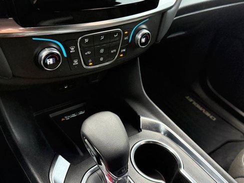 Used 2023 Chevrolet Traverse LT image 24