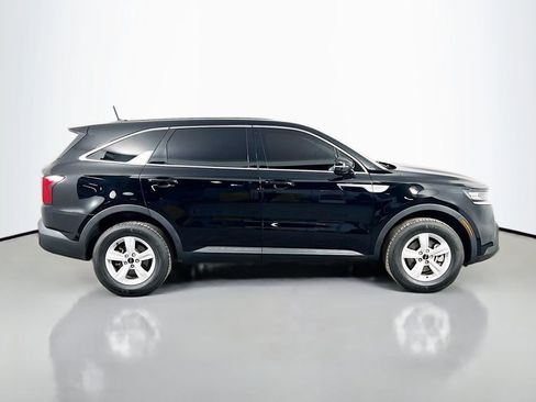 Used 2023 Kia Sorento LX image 4