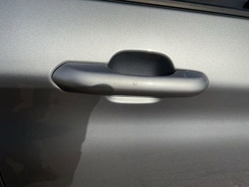 Used 2021 Ford Explorer XLT w/ Equipment Group 202A image 18