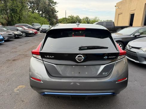 Used 2018 Nissan Leaf SV w/ SV Technology Package FWD image 4