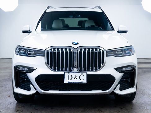 Used 2021 BMW X7 xDrive40i w/ M Sport Package image 2