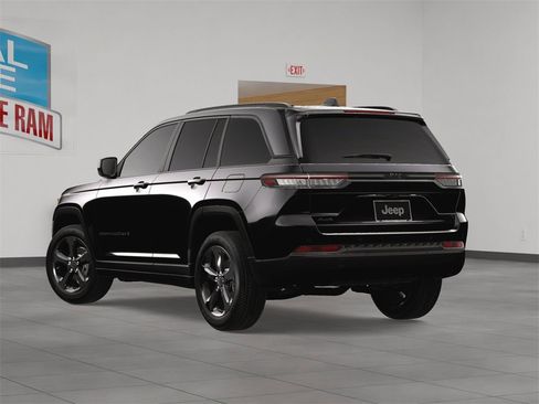New 2024 Jeep Grand Cherokee Altitude image 4
