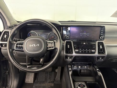 Certified 2022 Kia Sorento EX w/ Panoramic Sunroof Package image 5