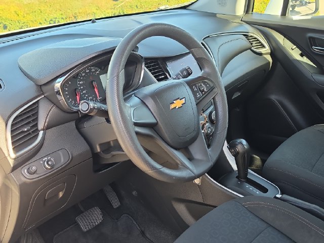 Used 2020 Chevrolet Trax LS FWD image 13