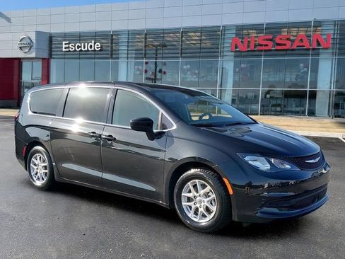 Used 2023 Chrysler Voyager LX FWD image 1