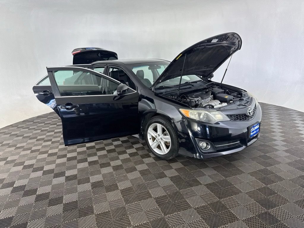 Used 2014 Toyota Camry SE FWD image 13