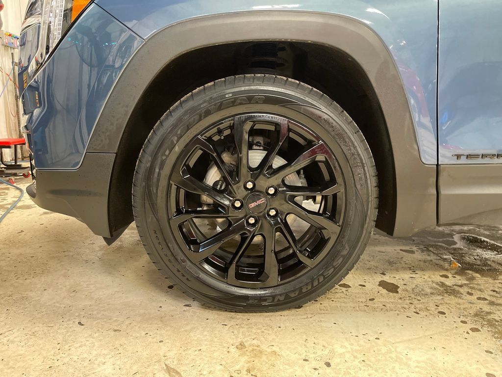 Used 2024 GMC Terrain SLE w/ Driver Convenience Package AWD/4WD image 11