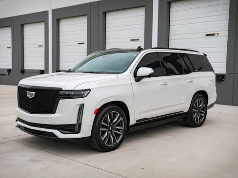 Used 2021 Cadillac Escalade Sport Platinum w/ LPO, ONYX Package image 4