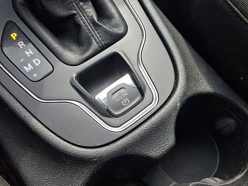 Used 2020 Jeep Cherokee Latitude FWD image 23