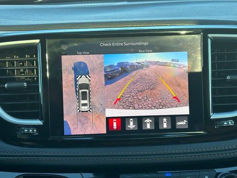 Used 2024 Chrysler Pacifica Pinnacle w/ Trailer Tow Group image 24