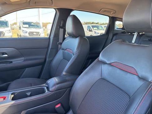 Certified 2025 Nissan Kicks SR image 9