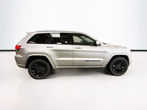 Used 2020 Jeep Grand Cherokee Altitude image 5