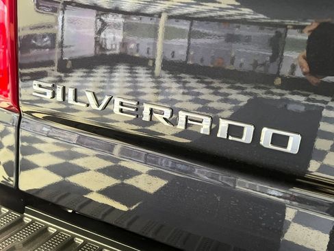 Used 2023 Chevrolet Silverado 1500 High Country w/ High Country Premium Package AWD/4WD image 14