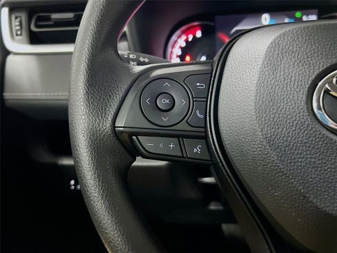 Used 2025 Toyota RAV4 XLE image 28