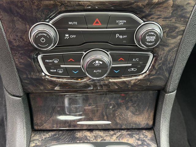 Used 2023 Chrysler 300 Touring L w/ Popular Equipment Group AWD/4WD image 5