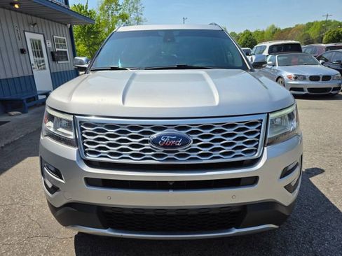 Used 2017 Ford Explorer Platinum image 2