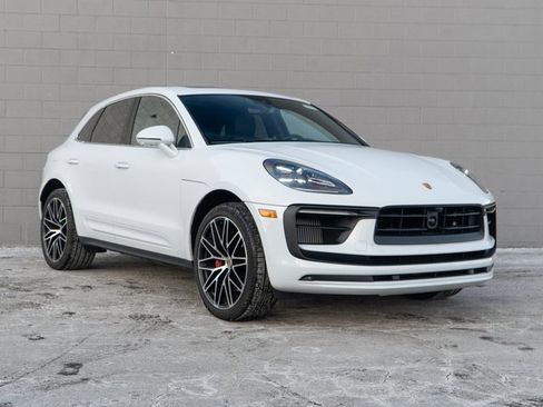 Certified 2025 Porsche Macan S image 9