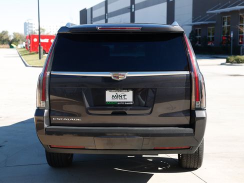 Used 2017 Cadillac Escalade ESV Platinum image 12