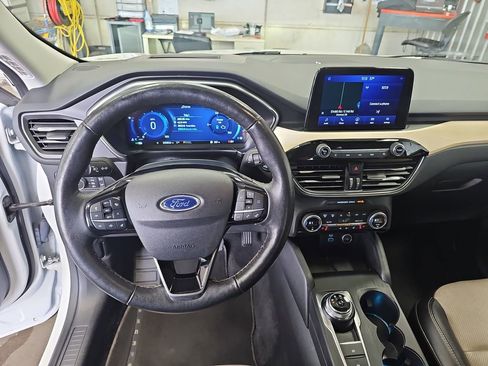 Used 2021 Ford Escape Titanium w/ Titanium Elite Package FWD image 16