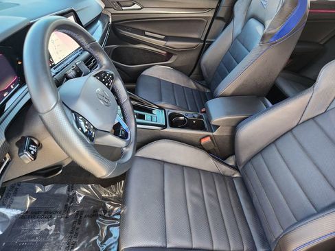 Used 2024 Volkswagen Golf R image 3