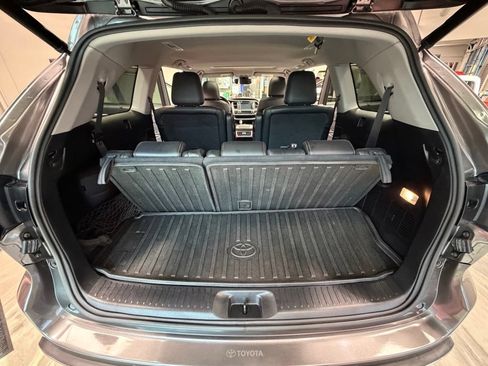 Used 2017 Toyota Highlander Limited AWD/4WD image 52