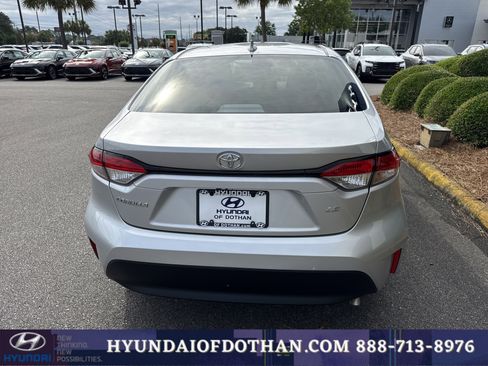Used 2025 Toyota Corolla LE FWD image 3