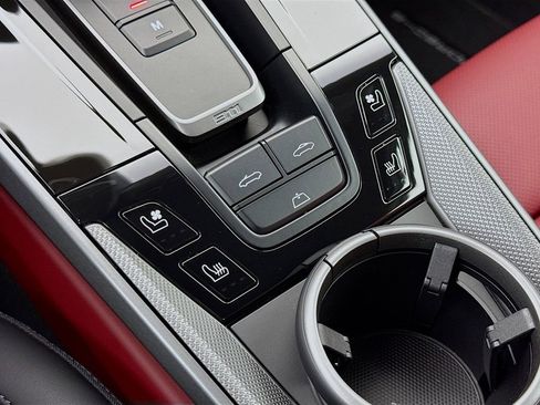 Certified 2025 Porsche 911 Carrera RWD image 22