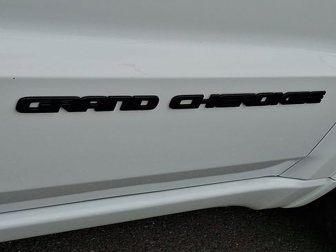 Used 2020 Jeep Grand Cherokee Altitude image 29