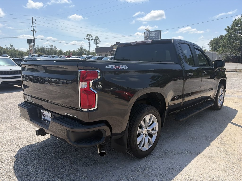 Used 2020 Chevrolet Silverado 1500 Custom w/ Custom Value Package AWD/4WD image 6