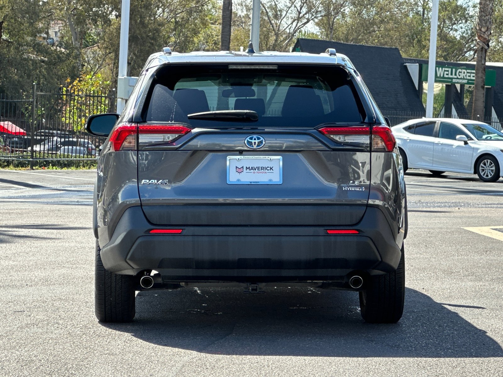 Used 2024 Toyota RAV4 LE AWD/4WD image 4
