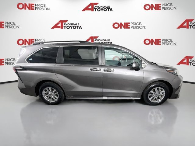 Certified 2024 Toyota Sienna XLE FWD image 9