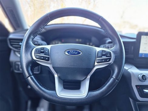 Used 2022 Ford Explorer XLT image 24