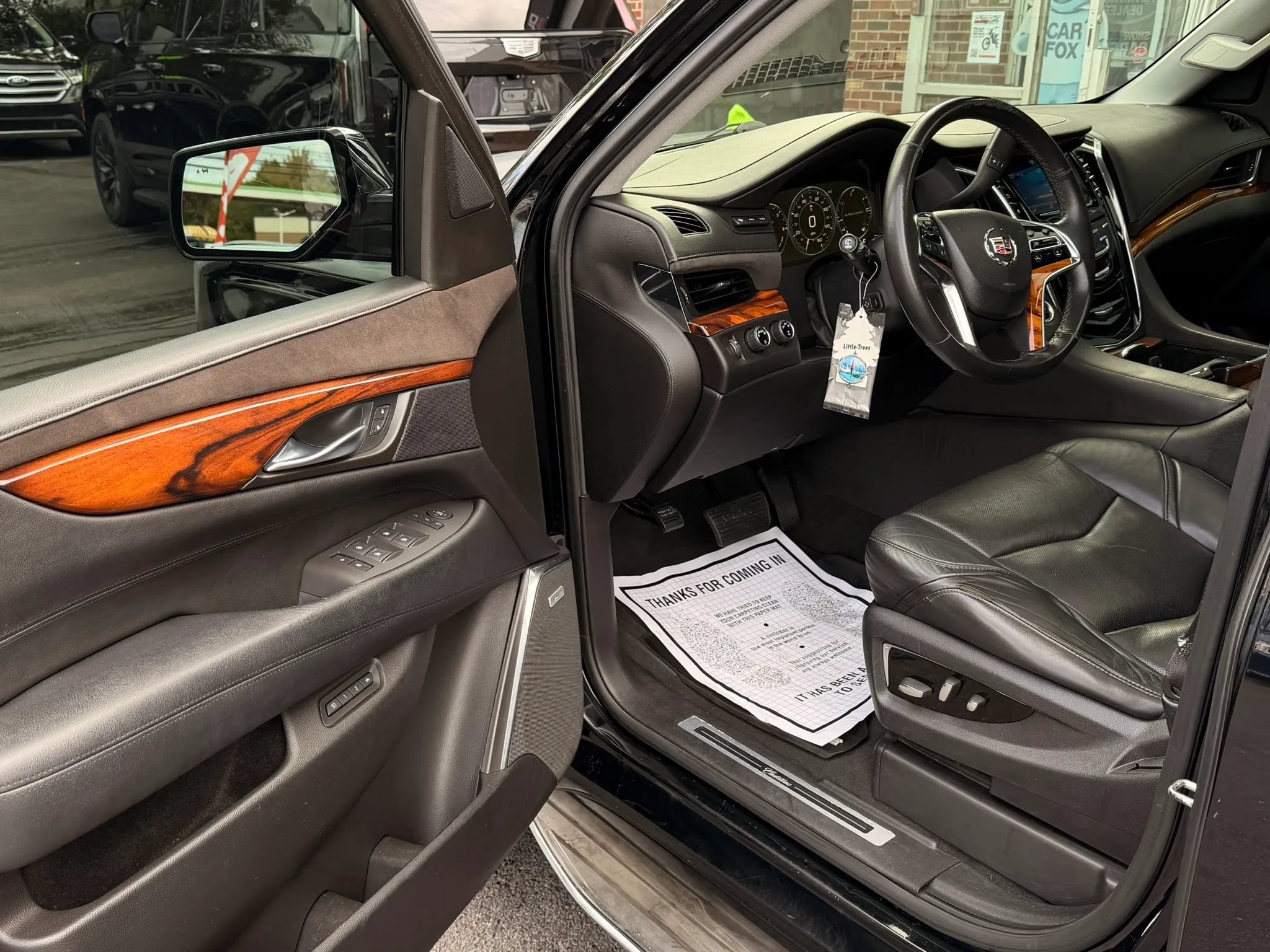 Used 2015 Cadillac Escalade ESV Luxury AWD/4WD image 7
