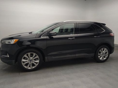 Used 2019 Ford Edge Titanium FWD image 2