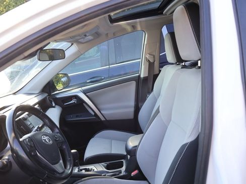 Used 2018 Toyota RAV4 XLE AWD/4WD image 11