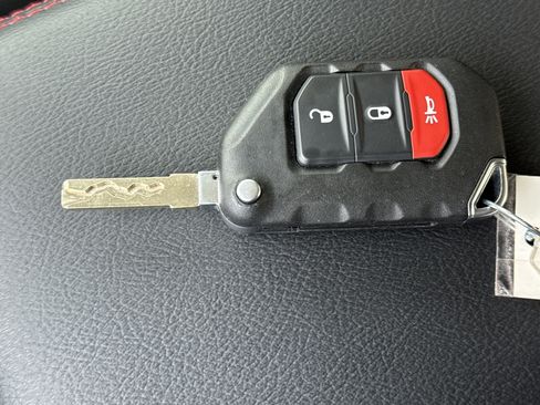 Used 2021 Jeep Wrangler Unlimited Rubicon image 35