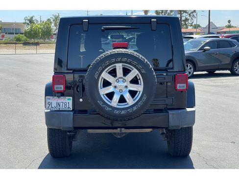 Used 2017 Jeep Wrangler Unlimited Sahara w/ Connectivity Group AWD/4WD image 4