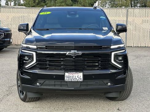 Used 2025 Chevrolet Suburban RST image 2