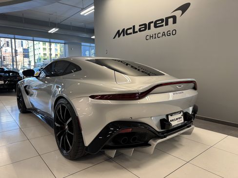 Used 2020 Aston Martin V8 Vantage Coupe image 2
