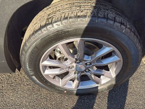 Used 2024 GMC Terrain SLT image 9