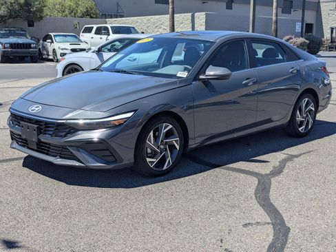 Used 2025 Hyundai Elantra SEL FWD image 5