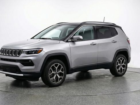 Used 2025 Jeep Compass Limited image 3