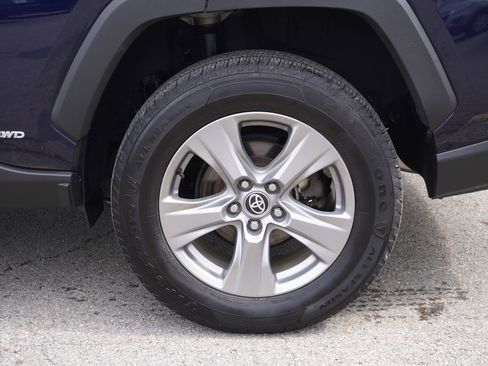 Used 2022 Toyota RAV4 XLE AWD/4WD image 11