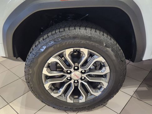 New 2026 GMC Canyon Denali image 9