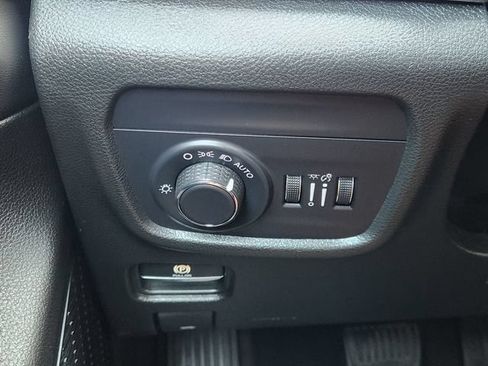 Used 2025 Jeep Grand Cherokee L Altitude RWD image 23