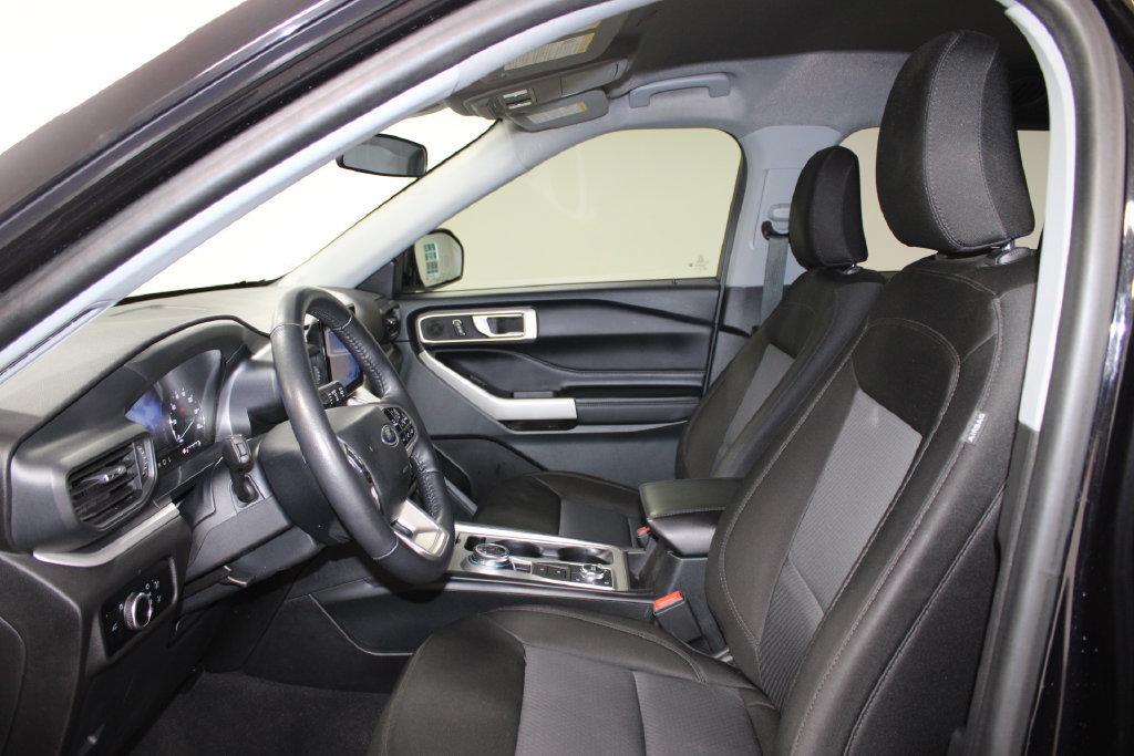 Used 2023 Ford Explorer XLT AWD/4WD image 21