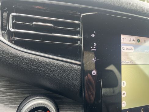 Used 2024 Jeep Wagoneer L Series II w/ Flexible Seating Group image 30