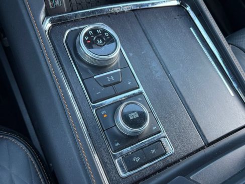 Used 2024 Ford Expedition Platinum AWD/4WD image 7